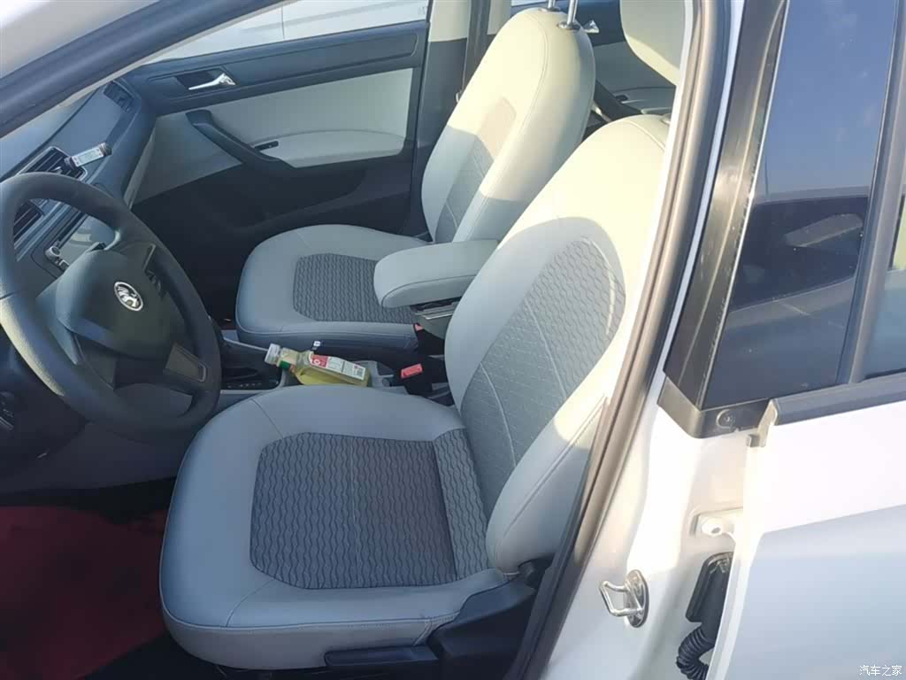 Skoda Rapid, 2015 15