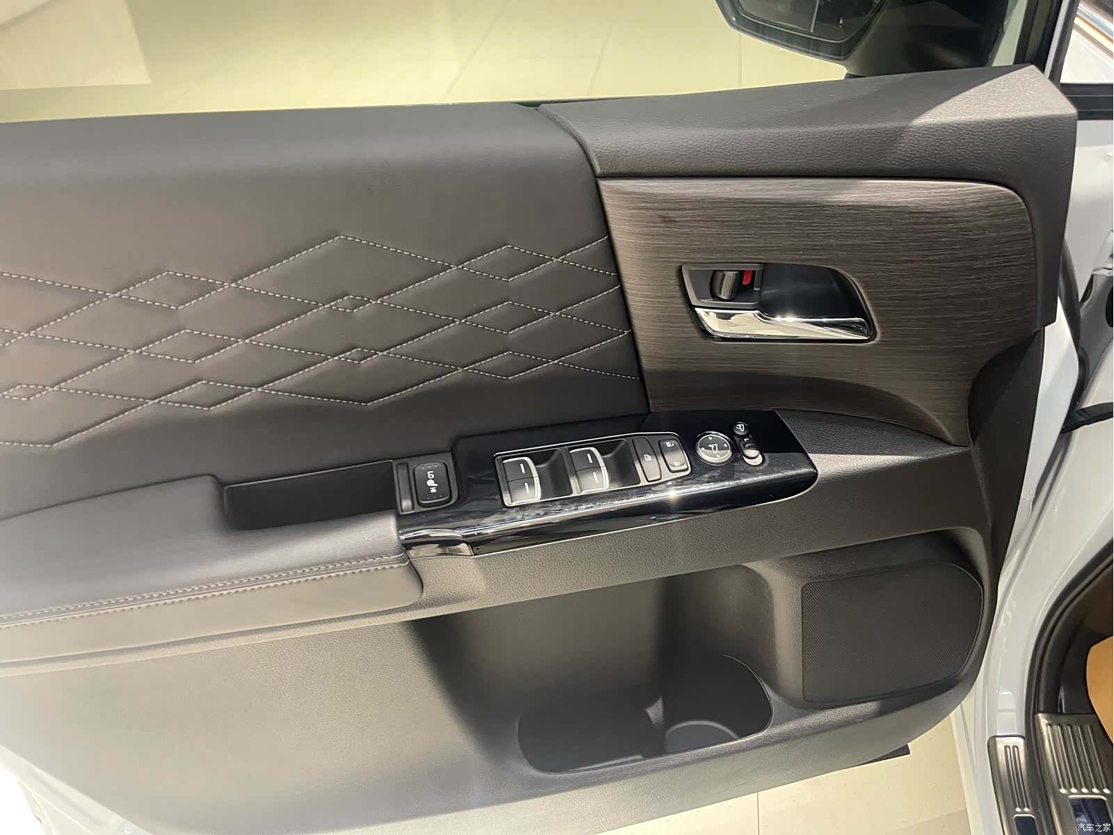 Honda Elysion, 2025 25
