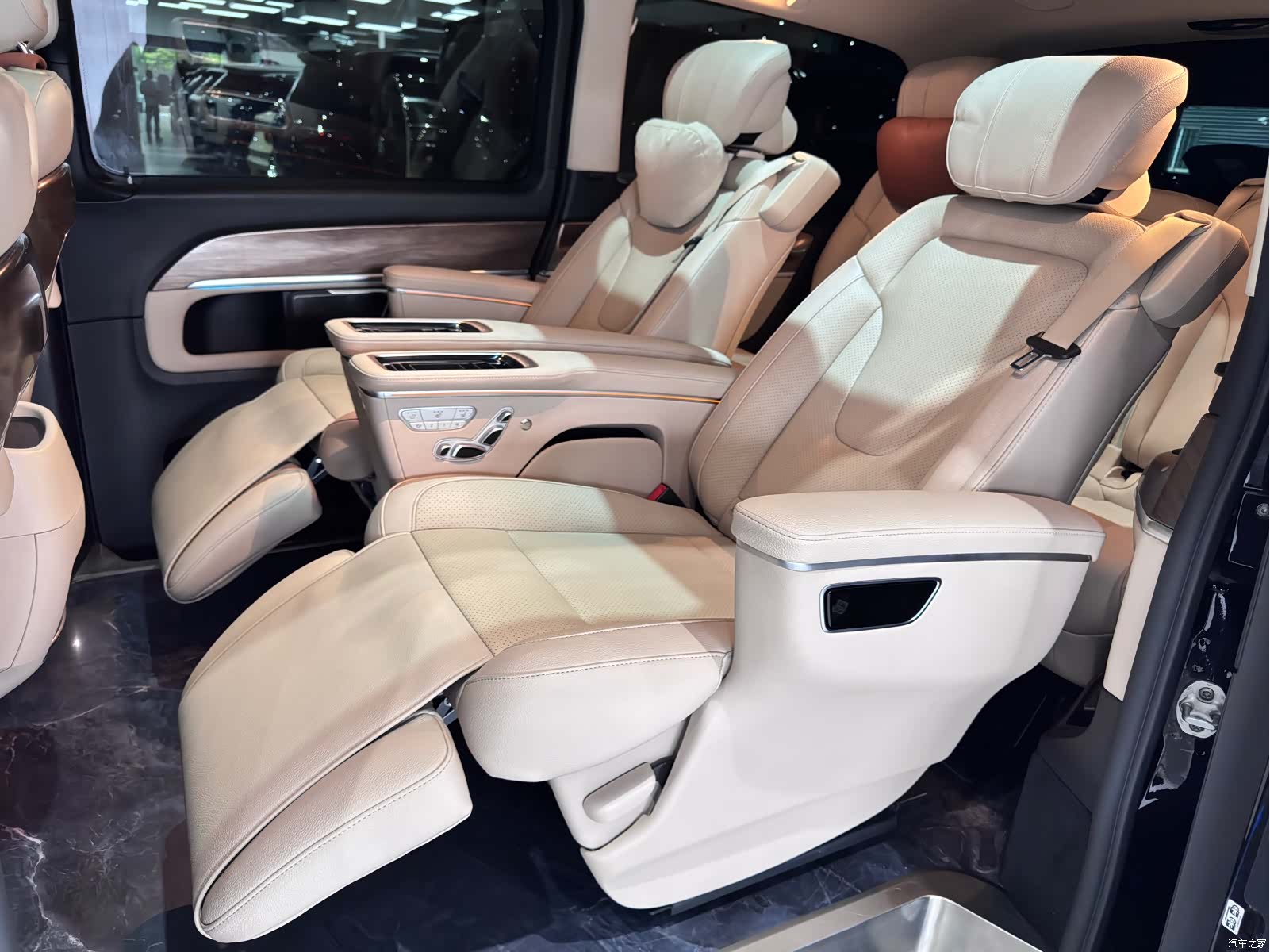 Mercedes-Benz V-Class, 2022 32