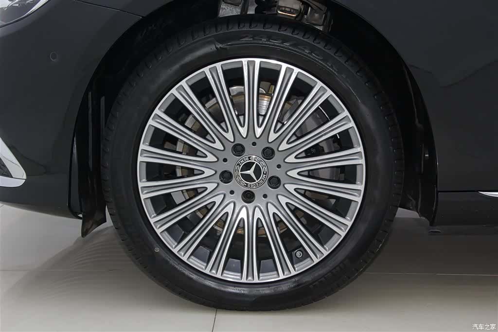Mercedes-Benz E-Class, 2023 11