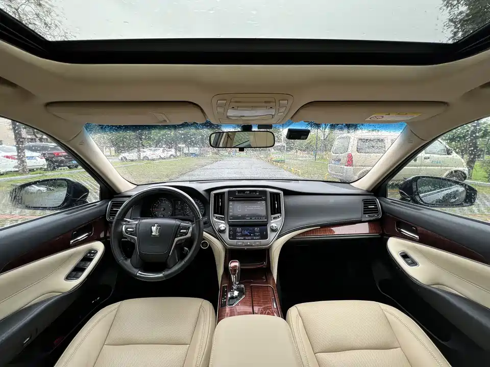 Toyota crown