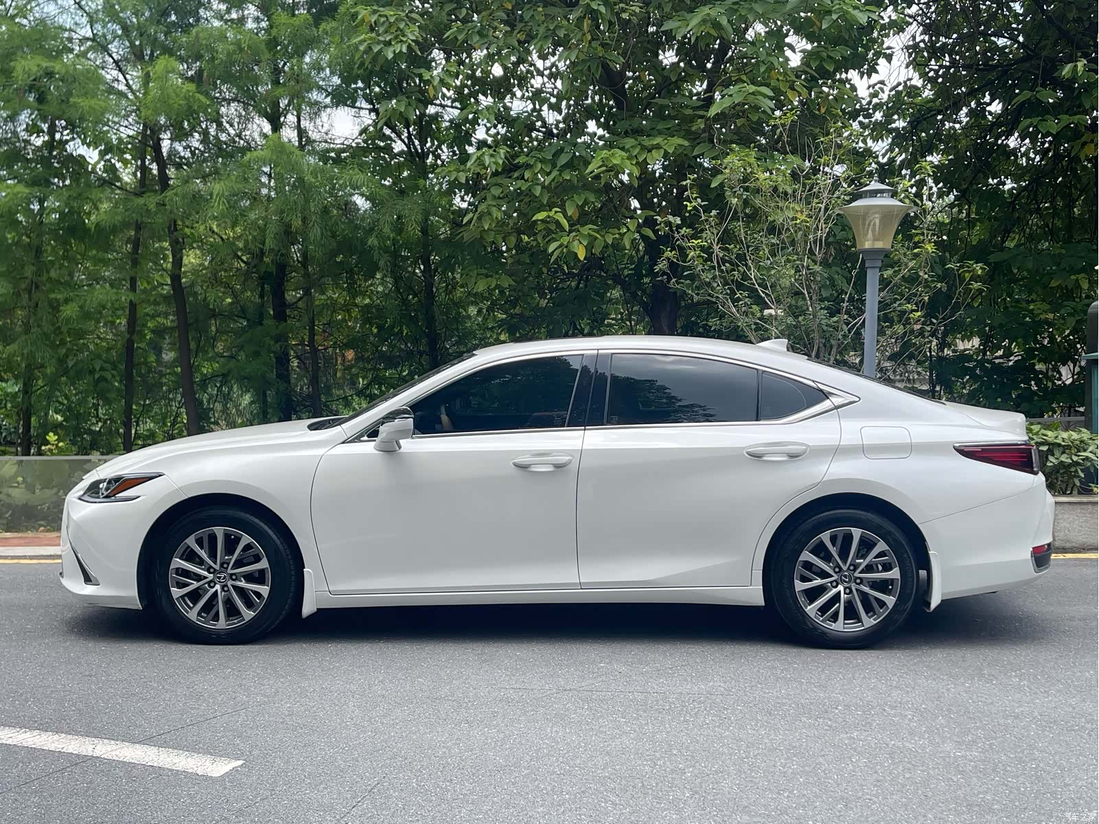 Lexus ES, 2024 4