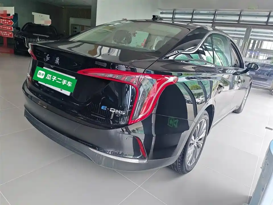 Hongqi E-QM5
