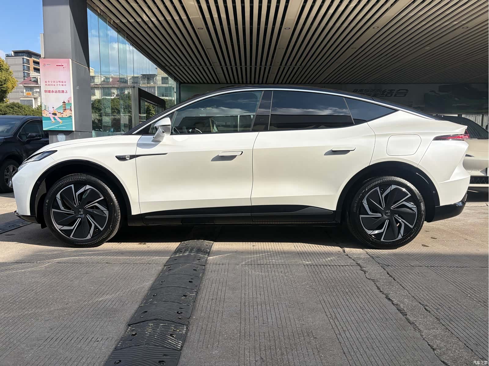Rising Auto R7, 2022 все фото