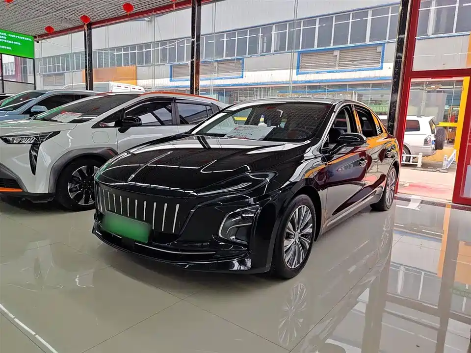 Hongqi E-QM5
