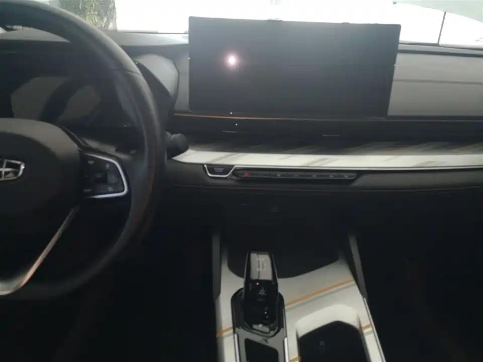 Geely Emgrand L HiP Geely Emgrand L HiP