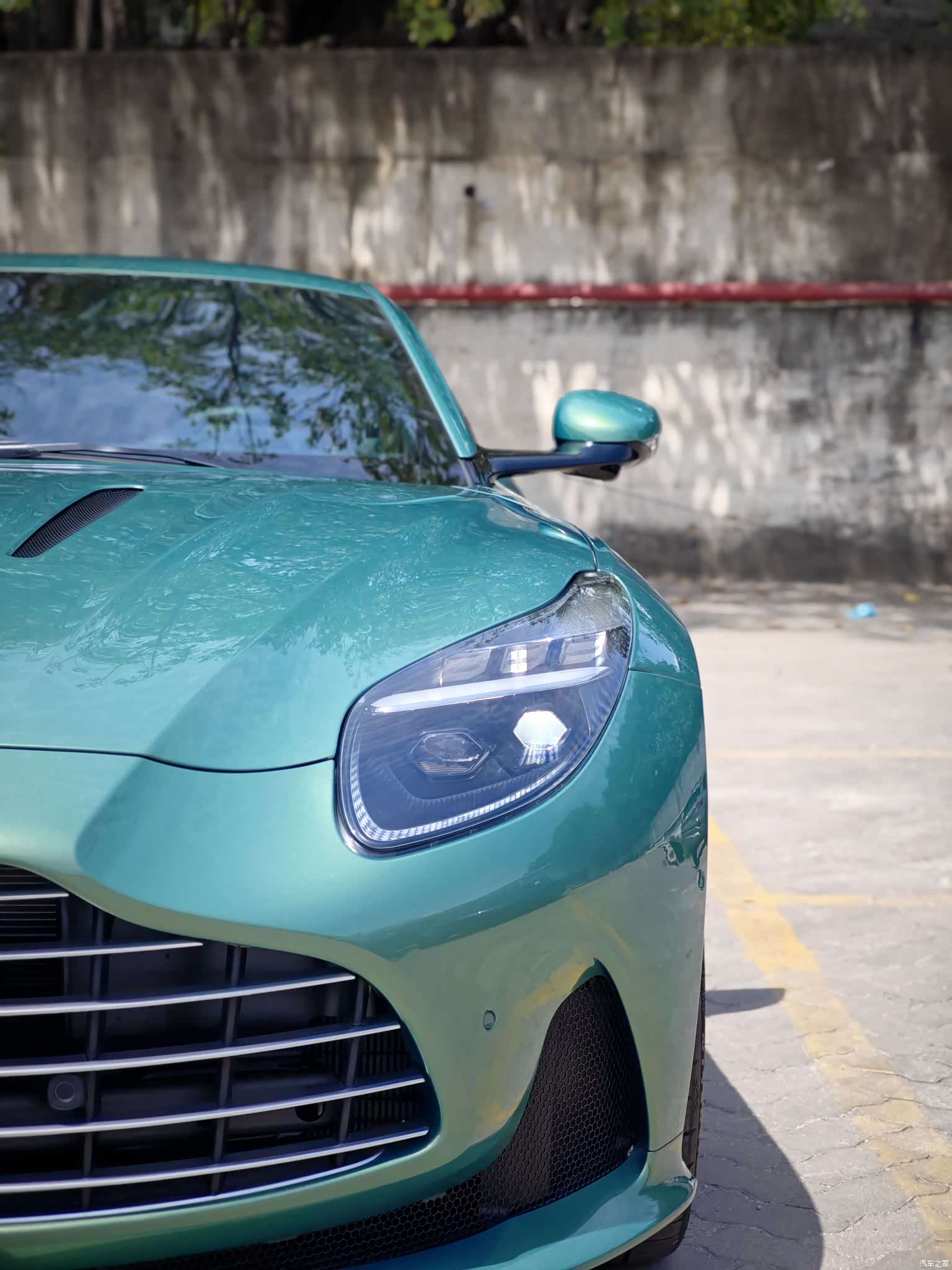 Aston Martin DB12, 2024 4