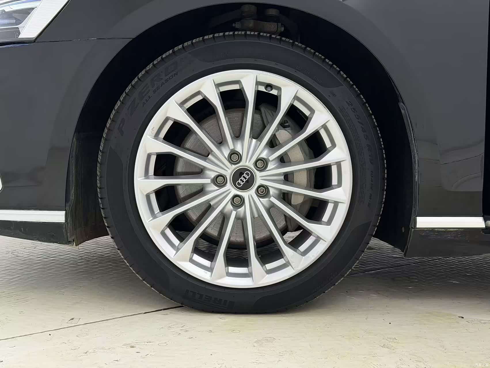 Audi A8L, 2022 24