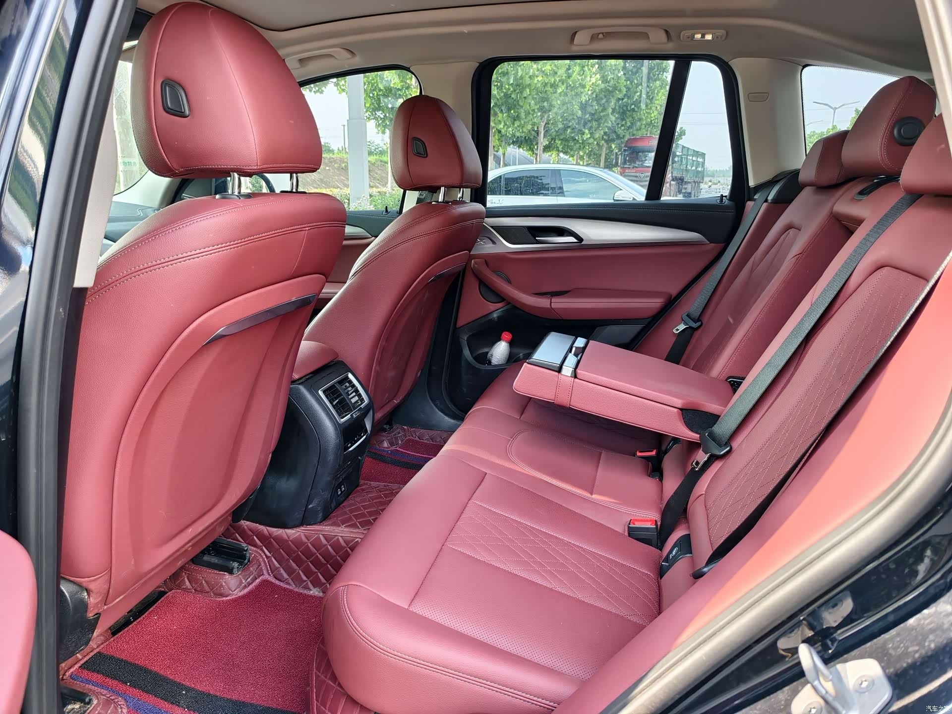 BMW iX3, 2024 6