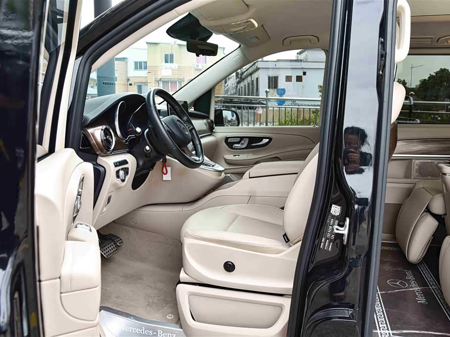 Mercedes-Benz V-class