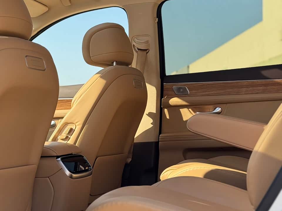 AITO Ask the world M7