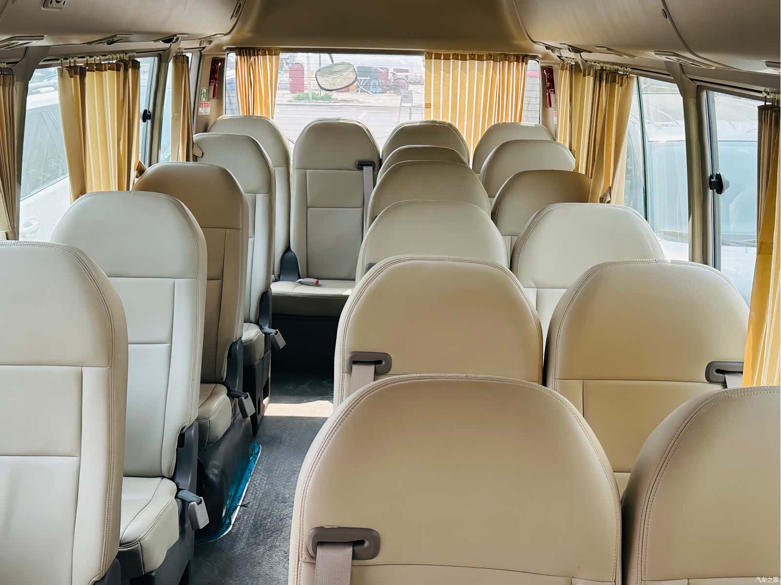 Toyota Coaster, 2016 11