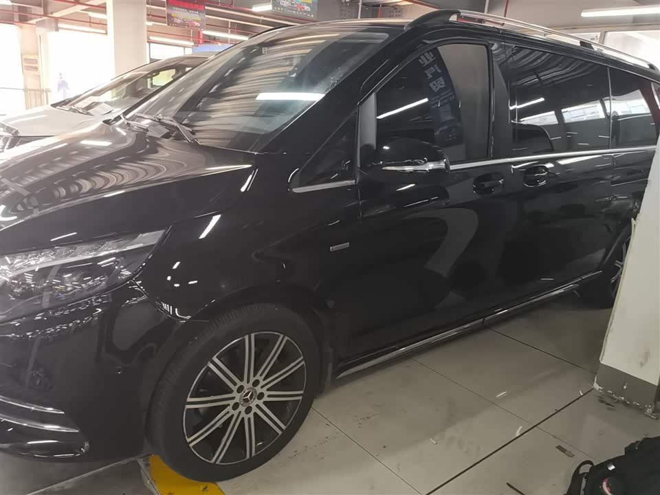 Mercedes-Benz V-class