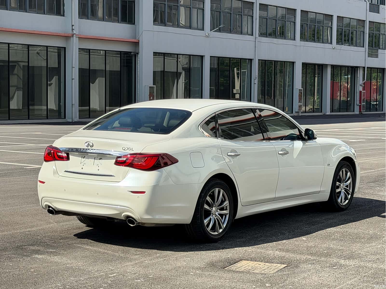 Infiniti Q70, 2016 8