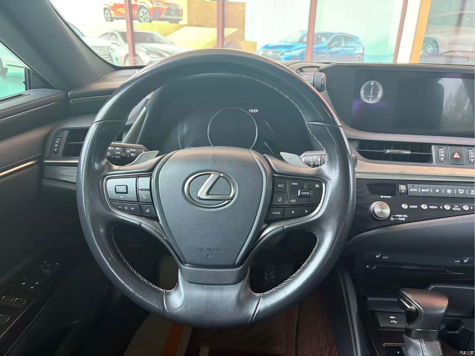 Lexus ES, 2021 все фото