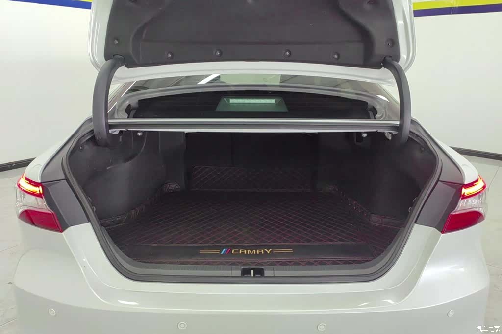 Toyota Camry, 2023 4