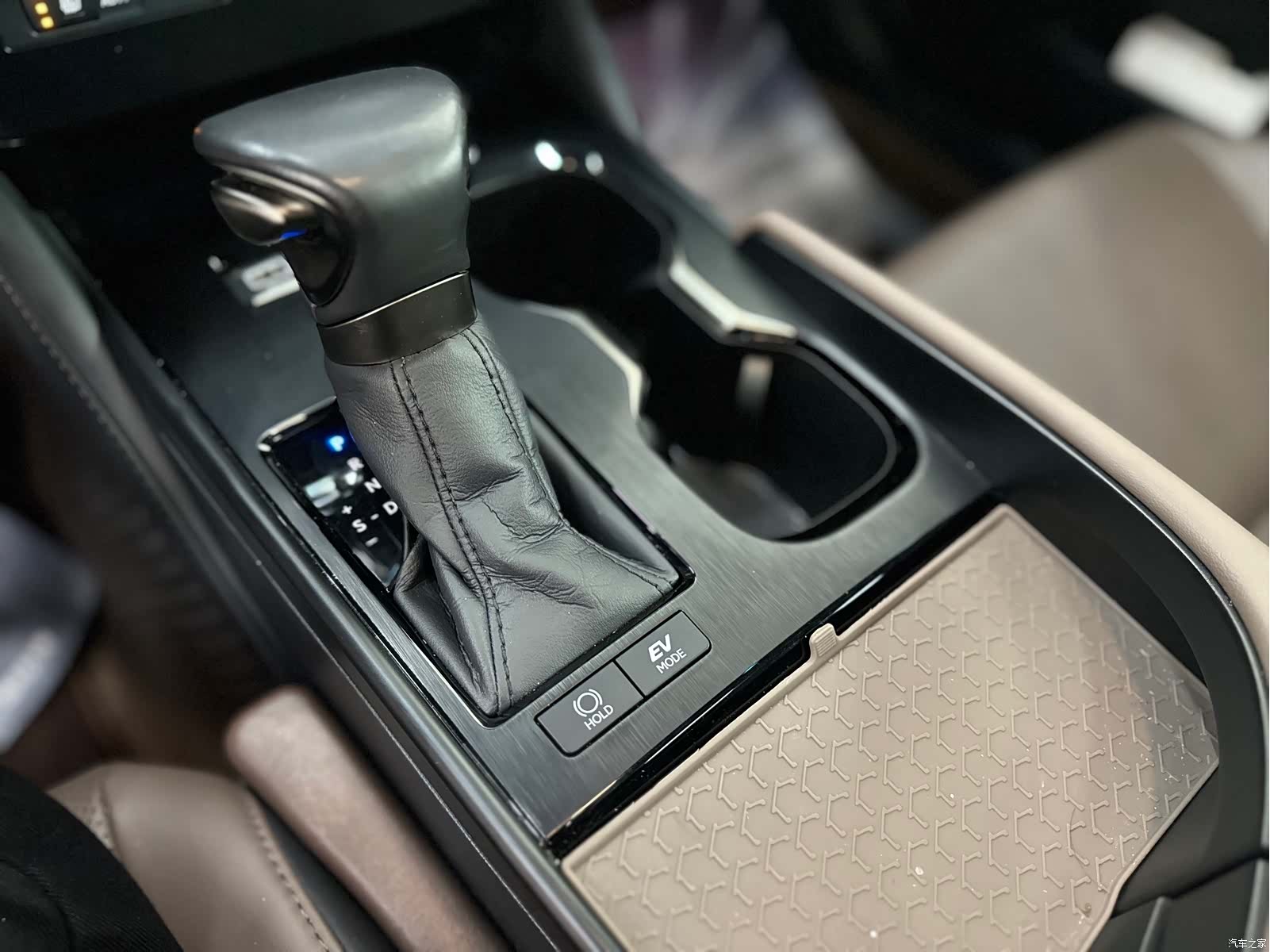 Lexus ES, 2023 15