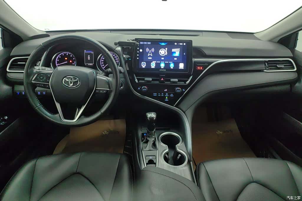 Toyota Camry, 2023 12