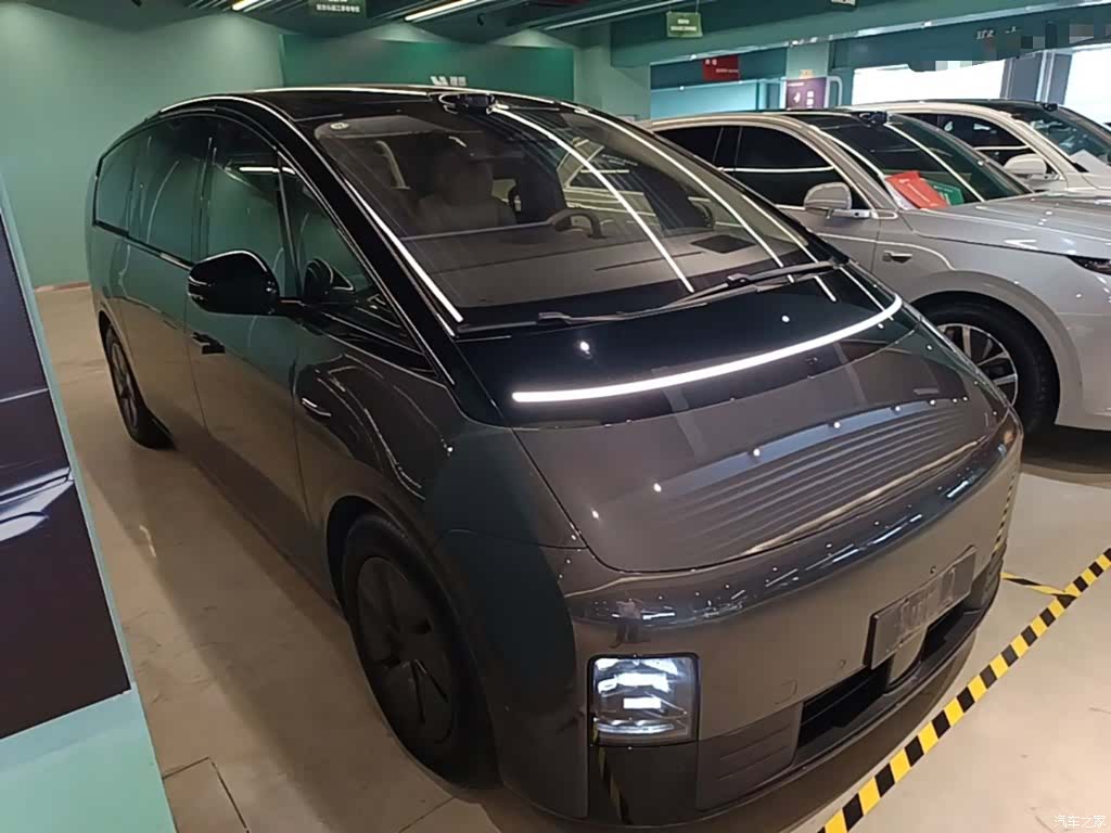 Li Auto MEGA, 2025 4