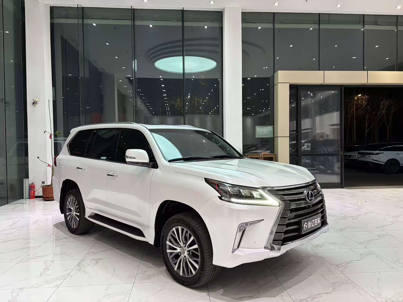 Lexus LX, 2018 3