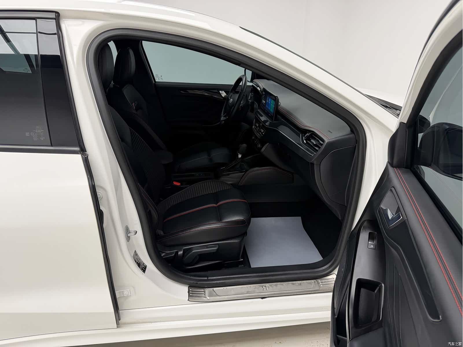 Ford Focus, 2023 15