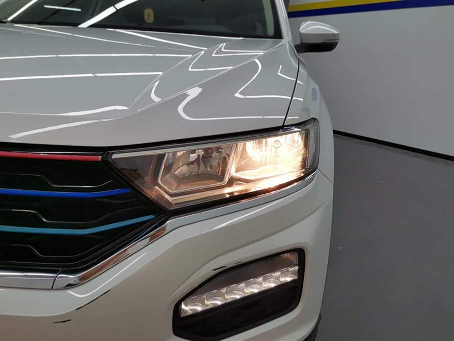 Volkswagen T-ROC exploring Songs