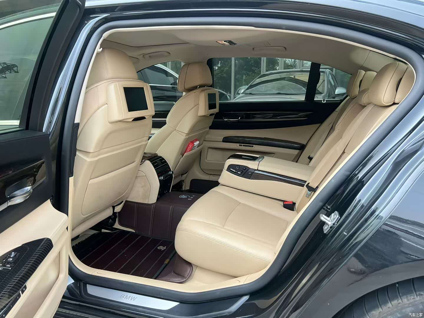 BMW 7 Series, 2012 6