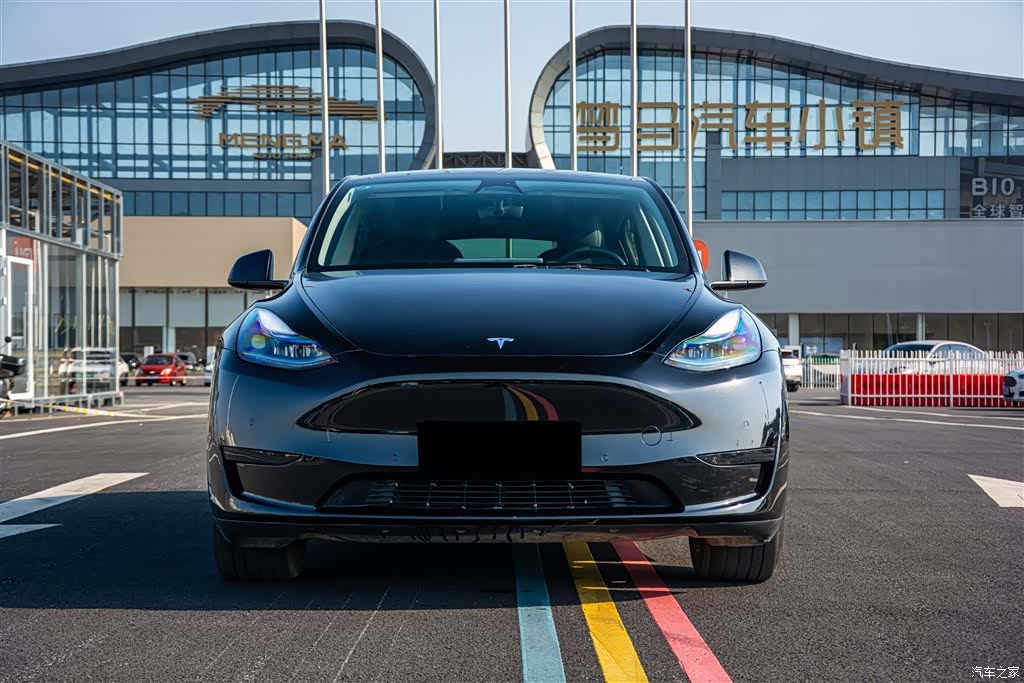 Tesla Model Y, 2023 2
