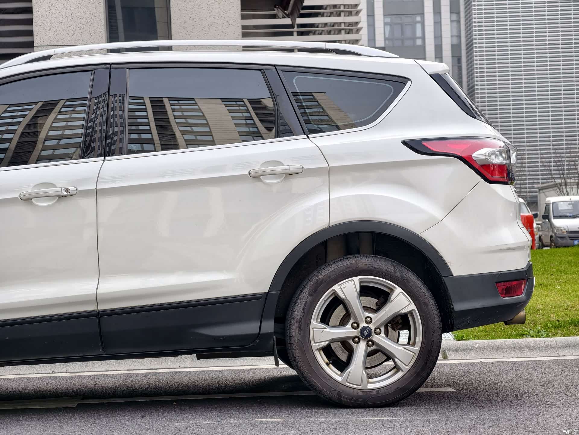 Ford Kuga, 2016 10