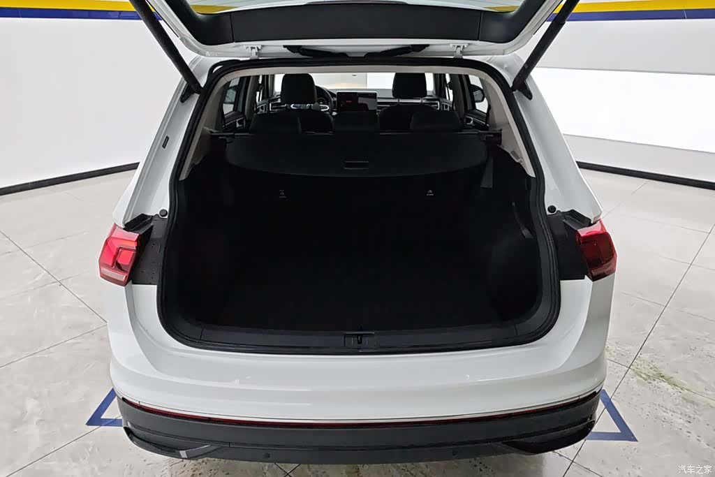 Volkswagen Tiguan L, 2024 4