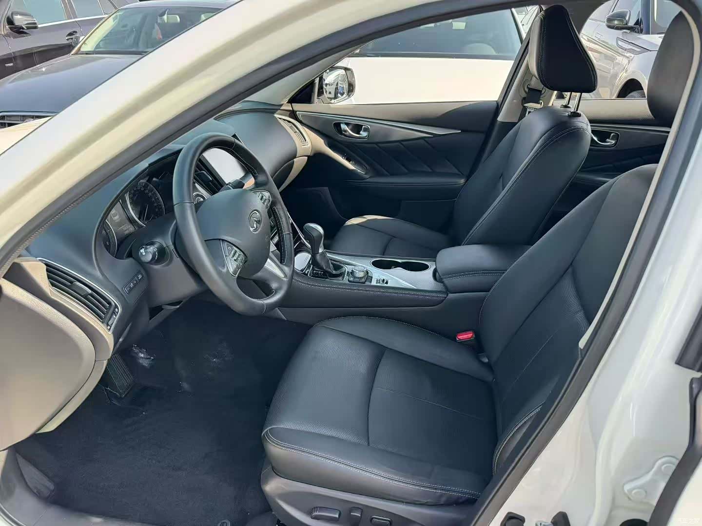 Infiniti Q50L, 2016 3