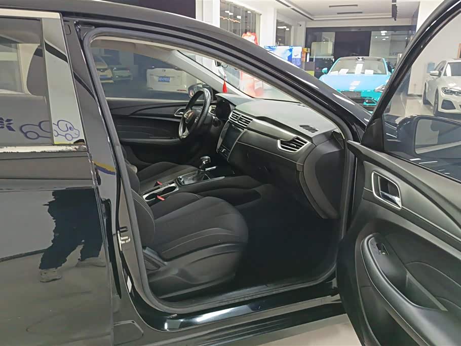 Roewe i5