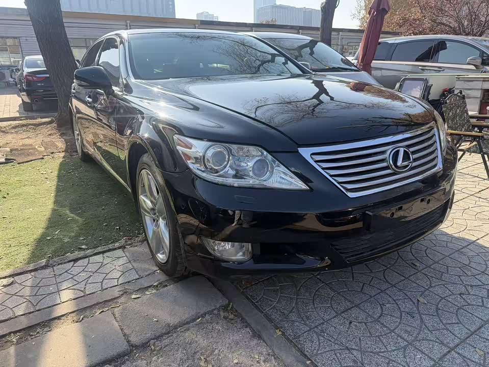 Lexus LS
