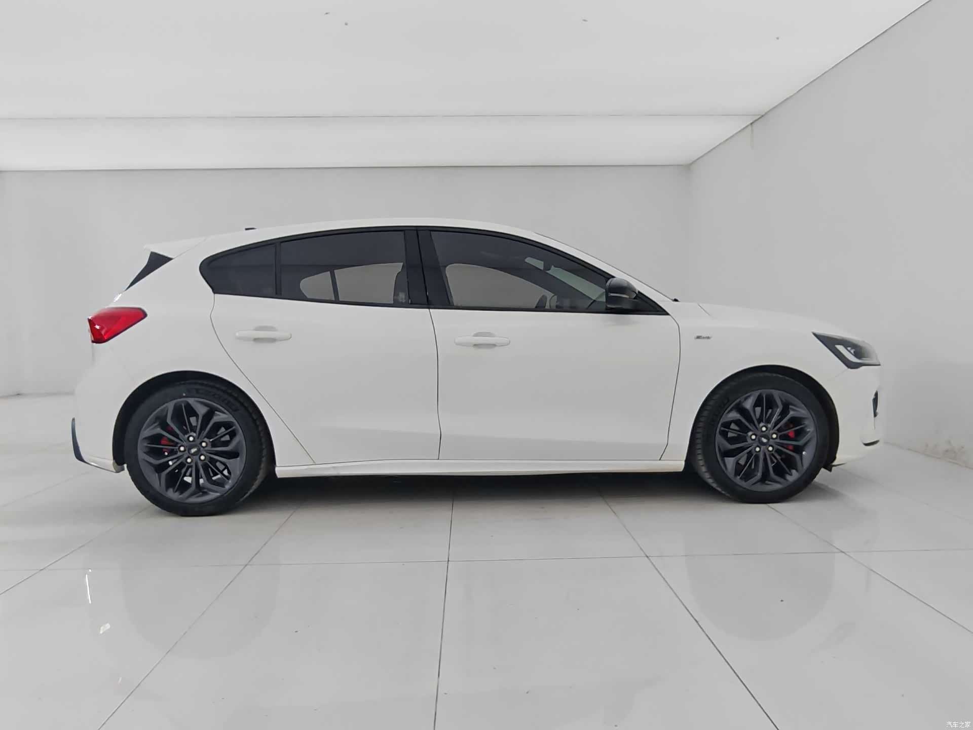 Ford Focus, 2022 6