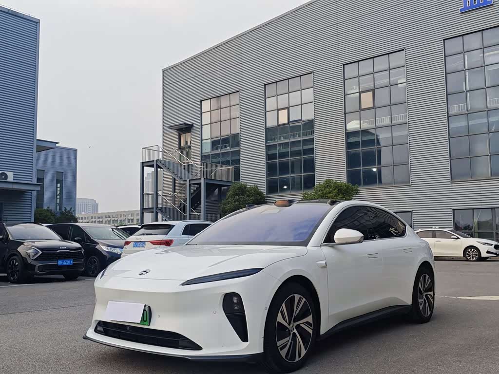 NIO ET5