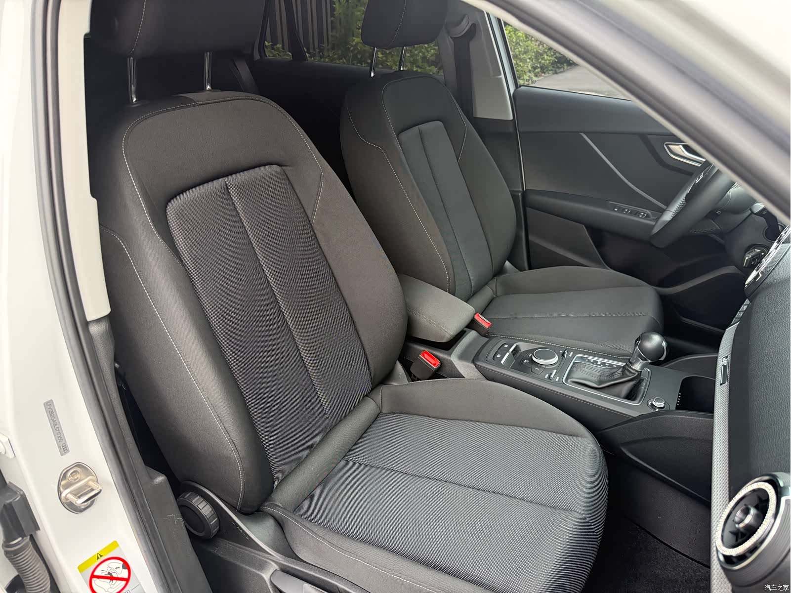 Audi Q2L, 2020 9