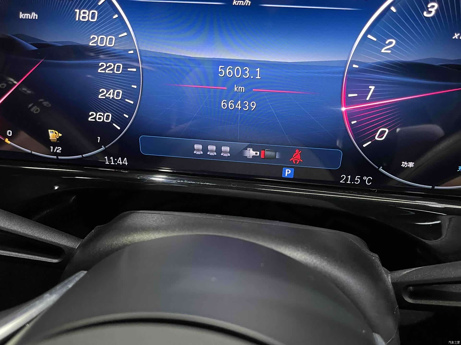 Mercedes-Benz E-Class, 2024 11