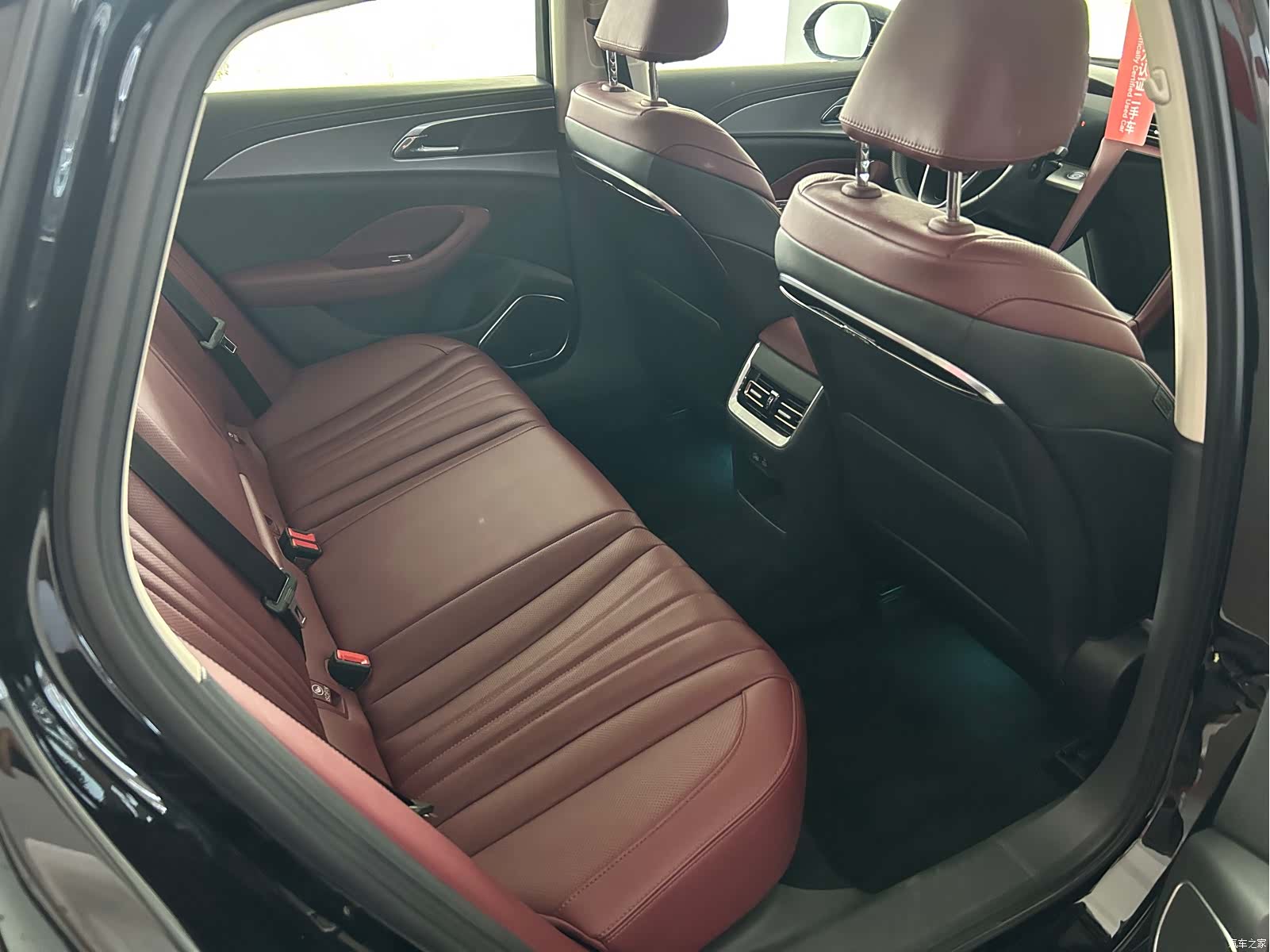 Hongqi H5, 2023 7