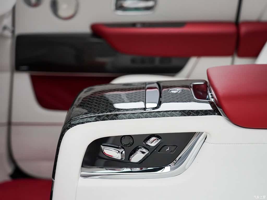 Rolls-Royce Cullinan, 2022 12