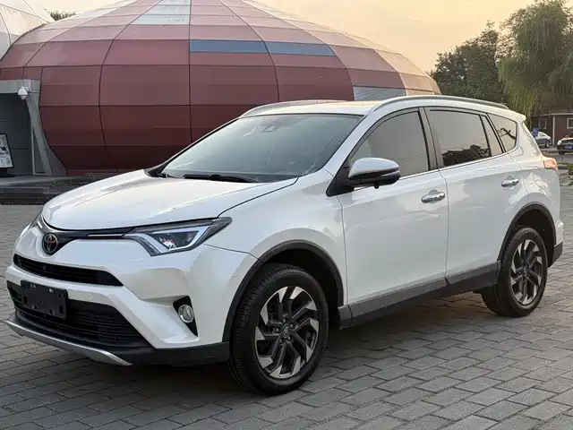 Toyota RAV4 2018 — купить из Китая под заказ