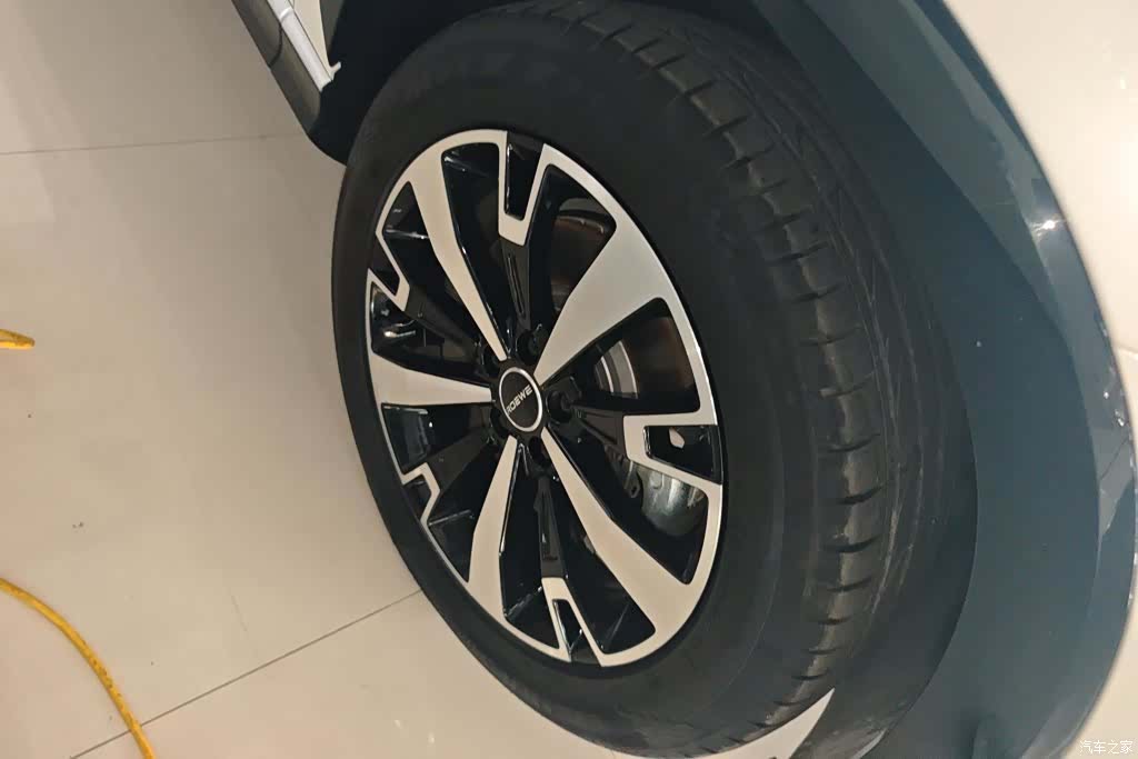 Roewe D5X, 2024 6