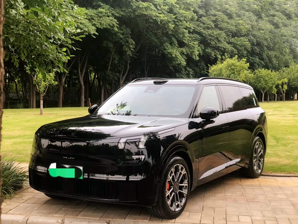 Lynk & Co 900