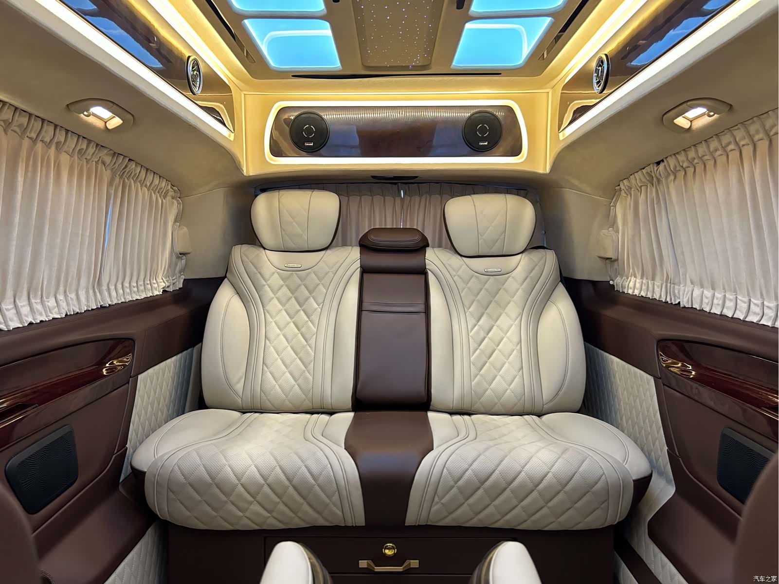 Mercedes-Benz V-Class, 2020 16