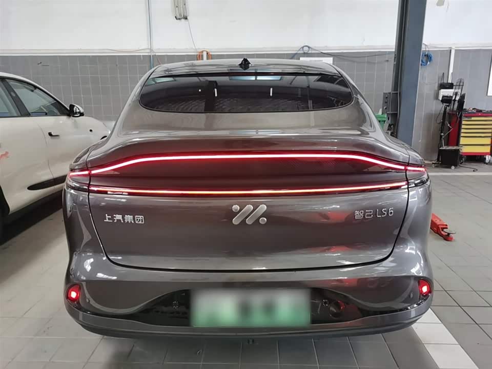 IM Motors Zhiji LS6 IM Motors Zhiji LS6