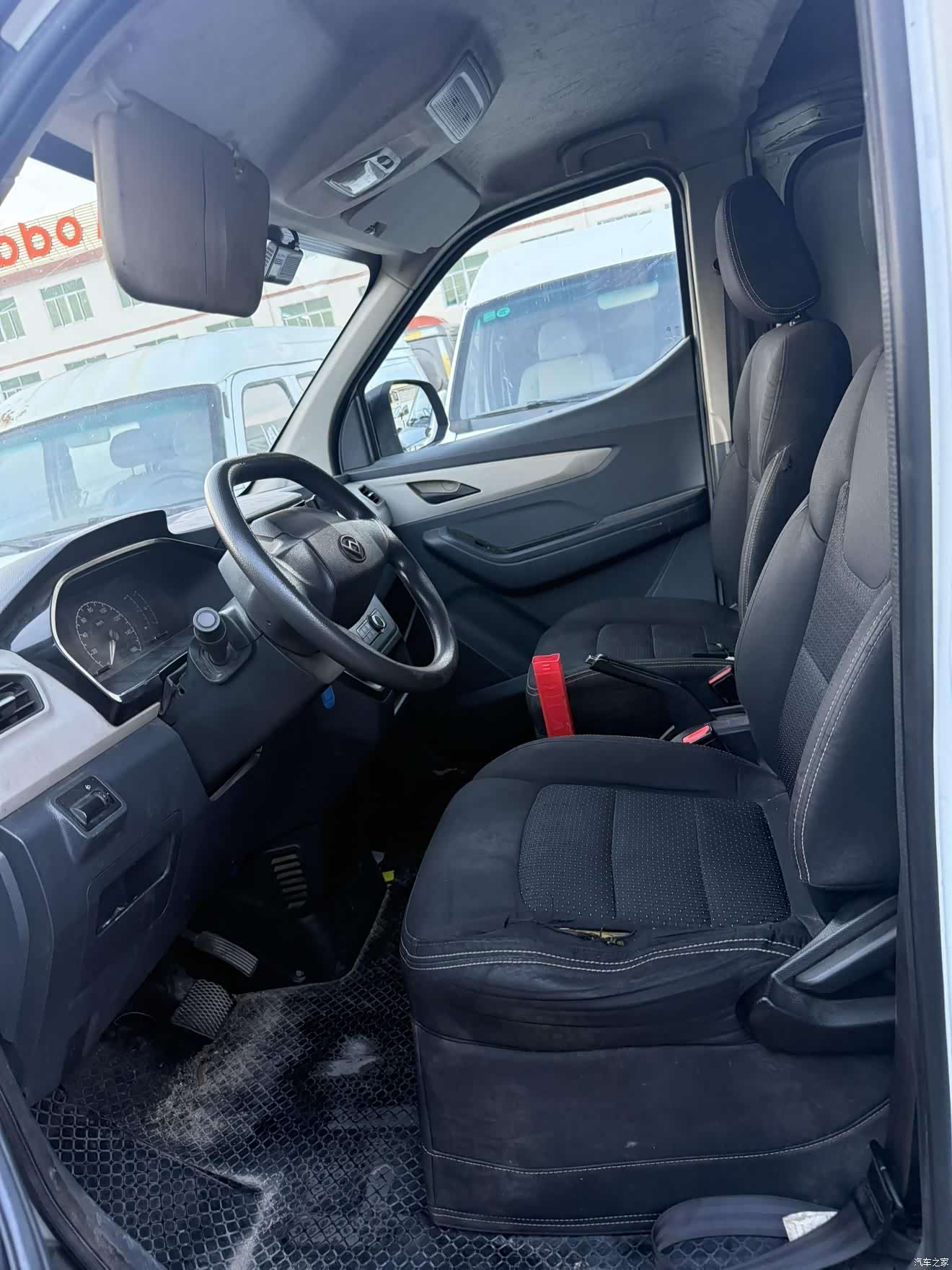 Maxus EV30, 2021 все фото