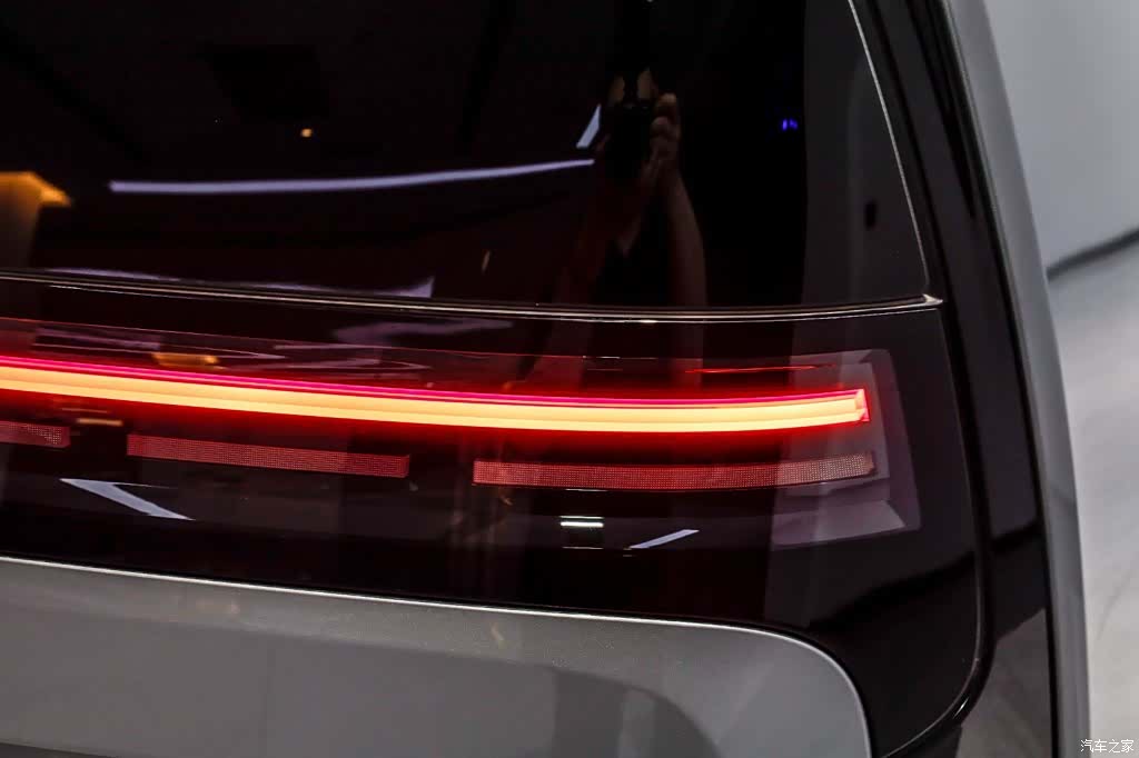 Li Auto MEGA, 2025 30