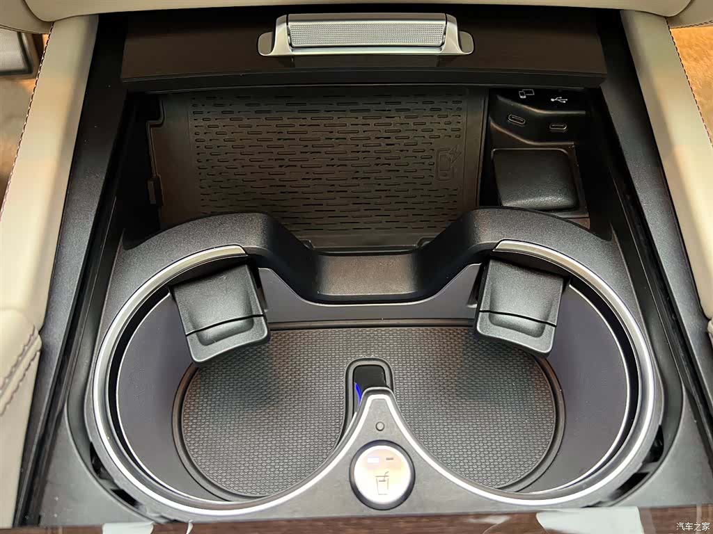 Maybach GLS, 2023 10