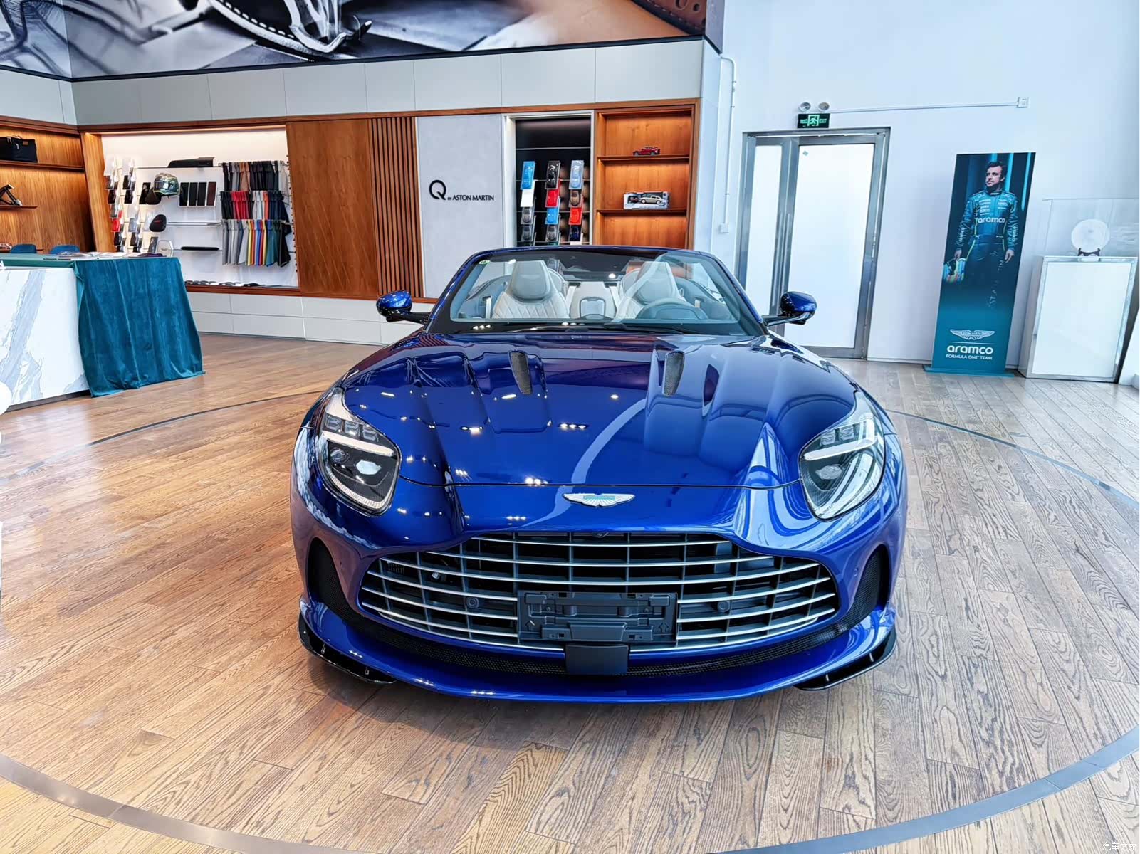 Aston Martin DB12