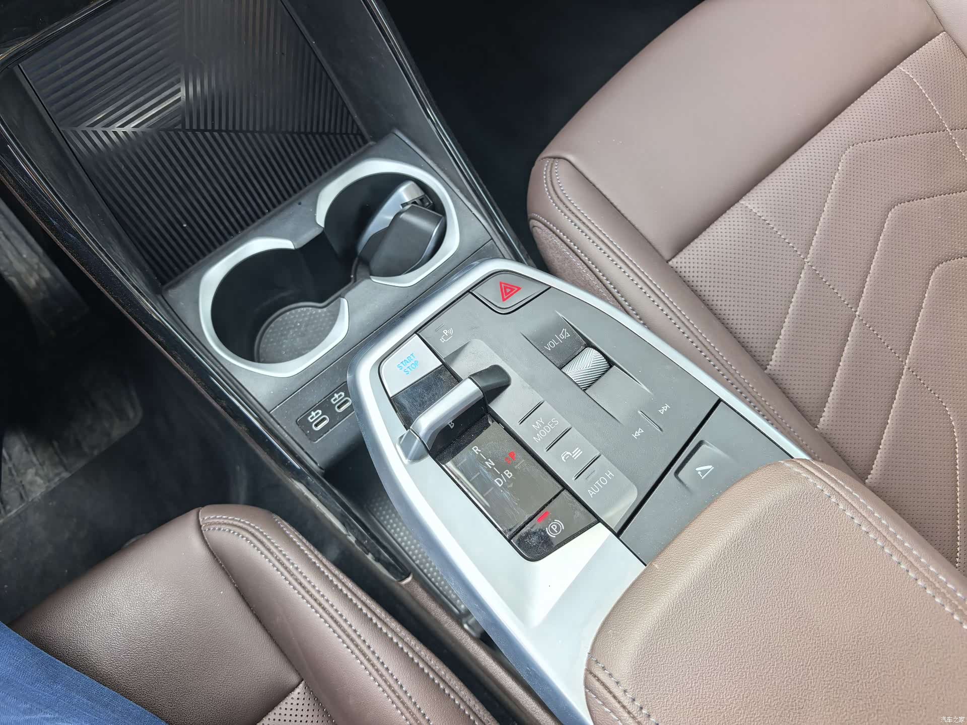 BMW iX1, 2025 8