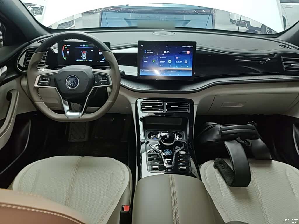 BYD Qin, 2025 10